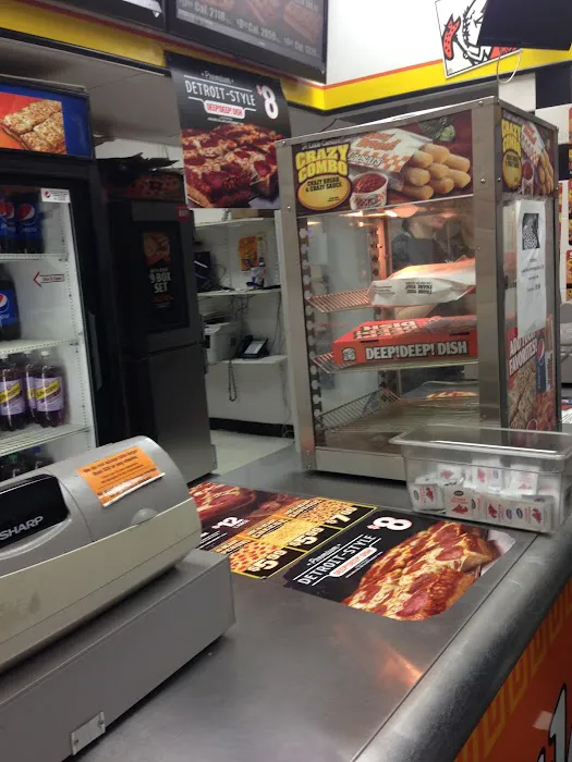 Little Caesars Pizza Picture 5