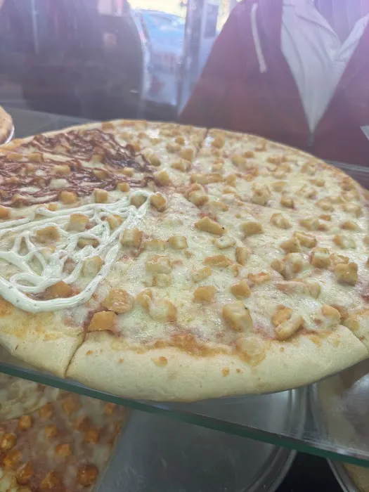 Hot Fresh Pizza Picture 6
