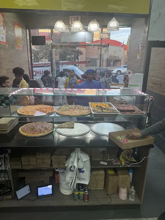 Hot Fresh Pizza Picture 5