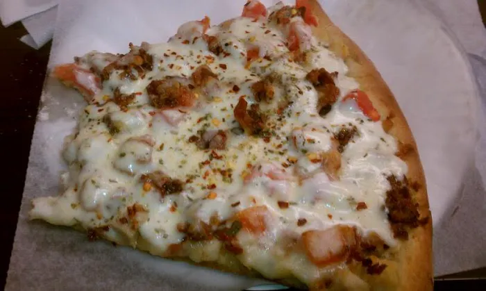 Loja's Pizza Picture 2