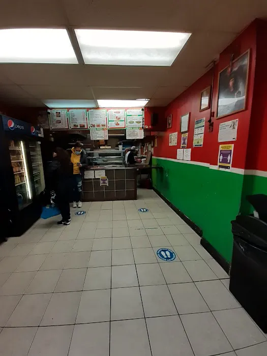 Loja's Pizza Picture 7