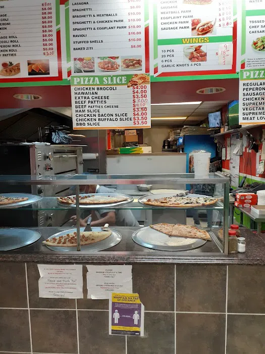 Loja's Pizza Picture 5