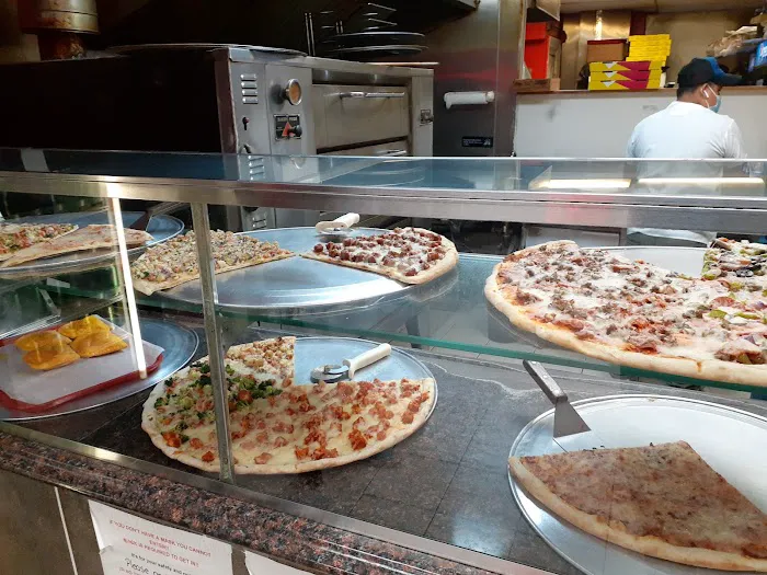 Loja's Pizza Picture 6
