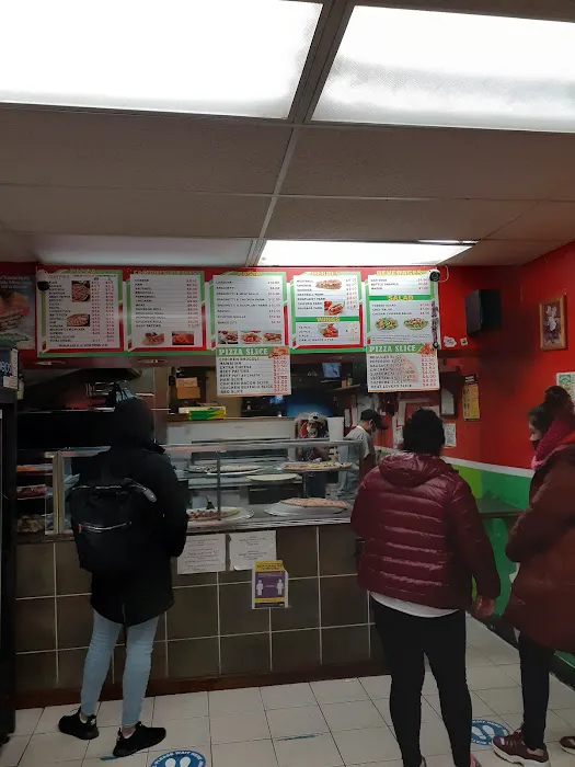 Loja's Pizza Picture 3
