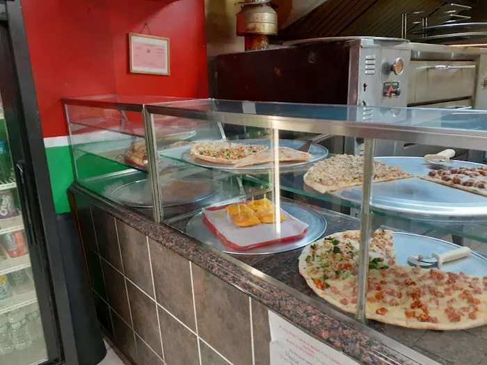 Loja's Pizza Picture 8