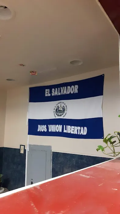 El Salvadoreño Picture 2