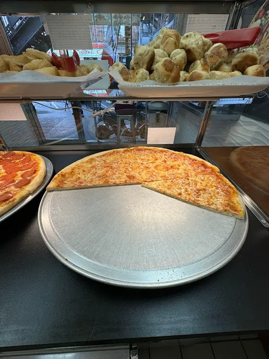 Daisy's pizza Picture 4