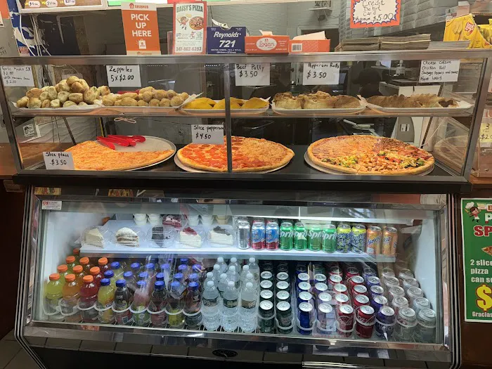 Daisy's pizza Picture 7
