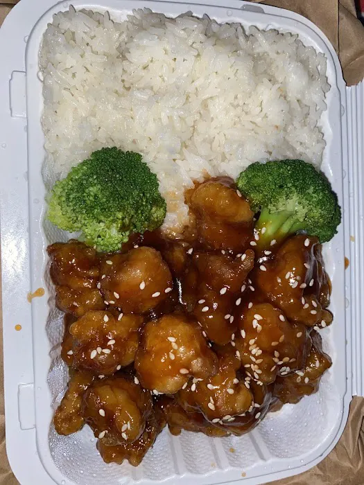 Lee's Chinese Kitchen Picture 1