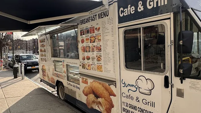 YUMMY Cafe & Grill Picture 7