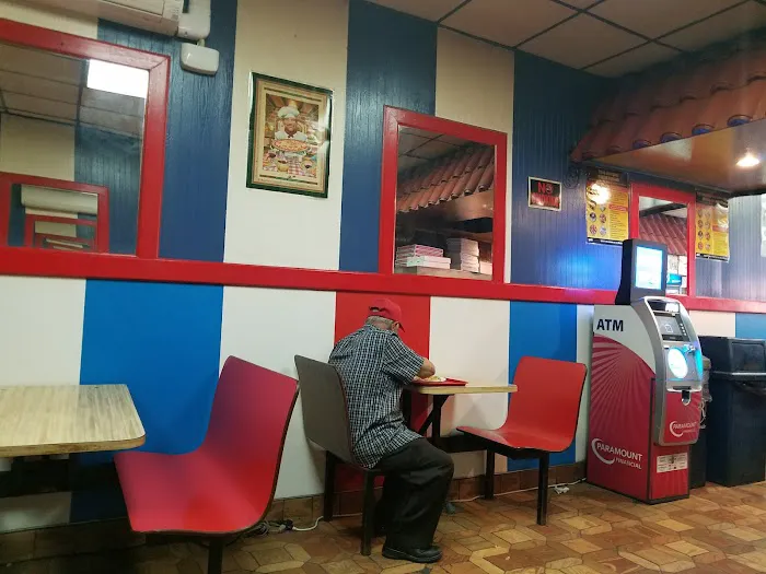 Yankee’s Pizza Picture 1