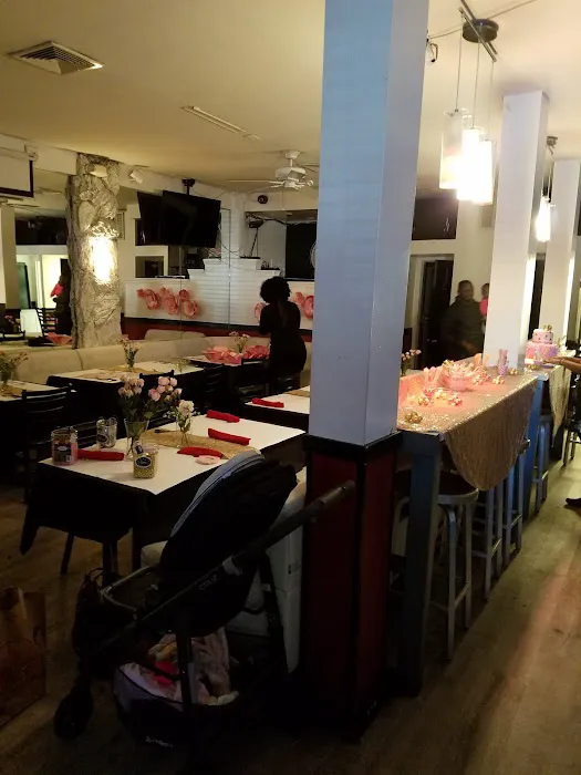 Isla Cafe Picture 10