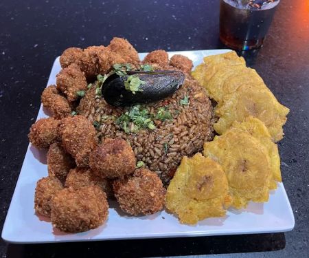 Pa’ Caleta Bar & Grill