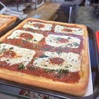 Familia Pizza Restaurant ico