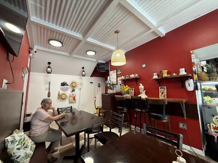 Luna Cafe Picture 7