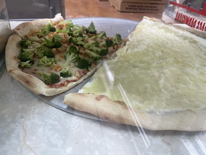 Tetaj Brothers Pizzeria Picture 4