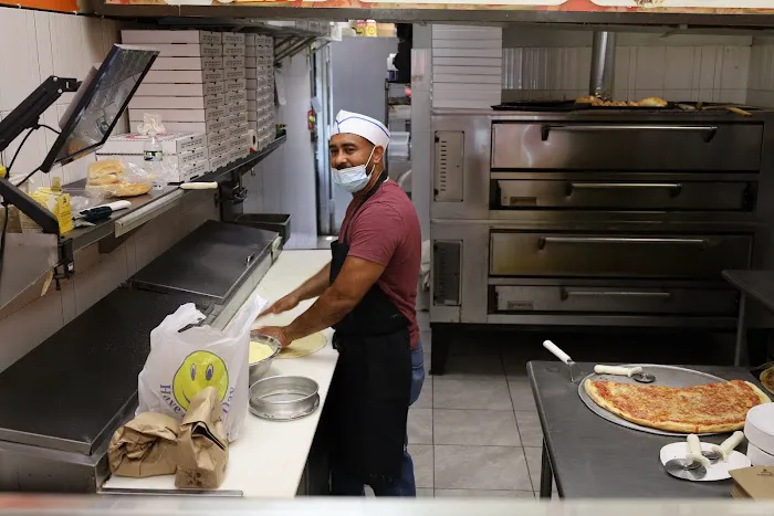 Giovani's Big Pizza Picture 10