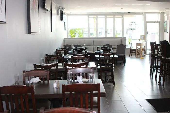 Klassique Bar & Restaurant Picture 8