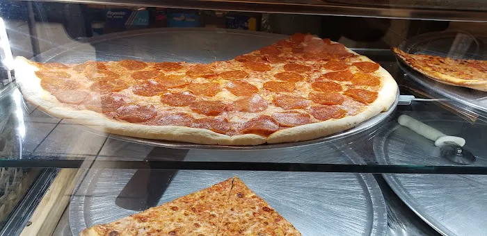 Courtland Pizzeria Picture 3
