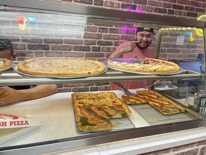Laziza pizzeria Picture 3