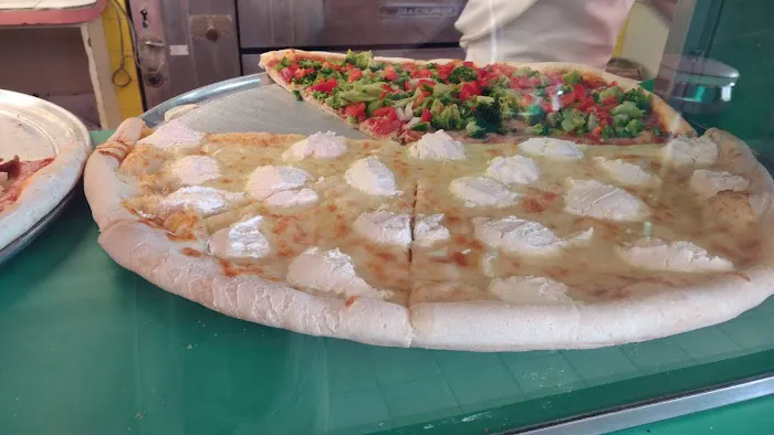 Capri II Pizzeria Picture 6