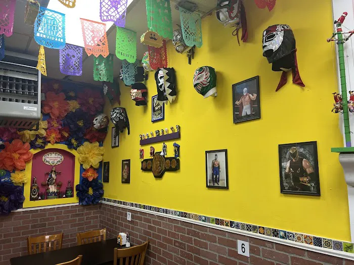 Taqueria el chiltepin Picture 3