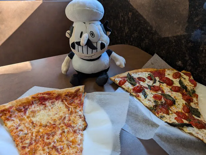 Peppinos Pizza Picture 3