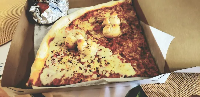 Ljubo's Pizza Picture 3
