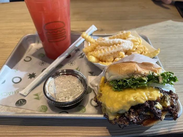 Shake Shack Bay Plaza Picture 6