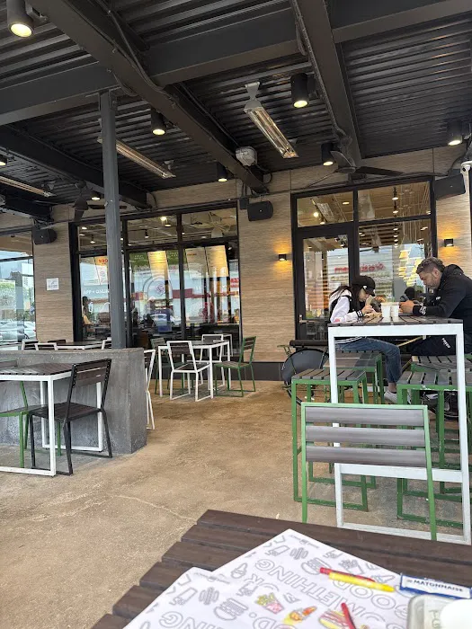 Shake Shack Bay Plaza Picture 5