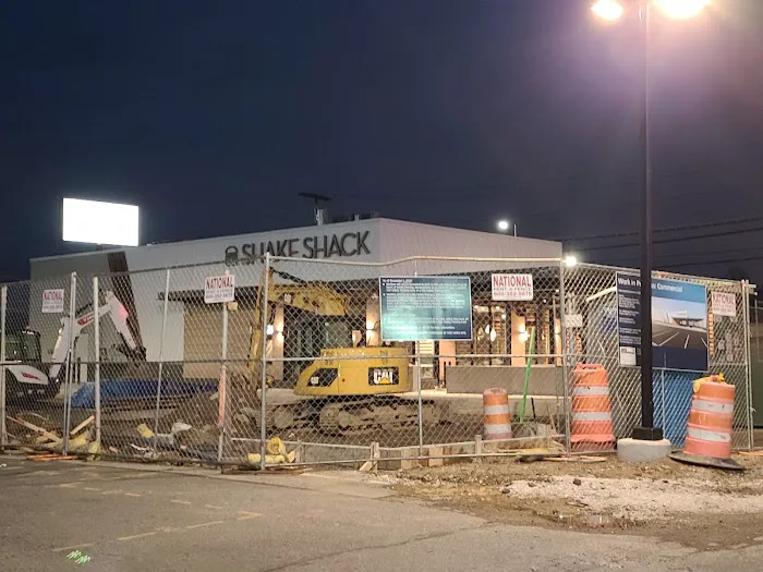 Shake Shack Bay Plaza Picture 8