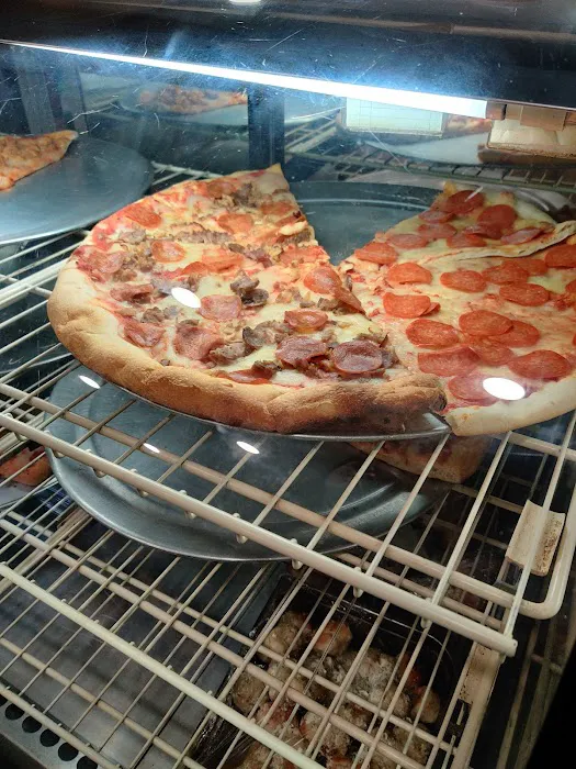 Gio's Pizza and Restaurant Picture 5