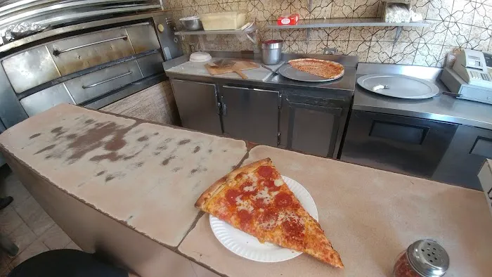 Golden Pizza Picture 4