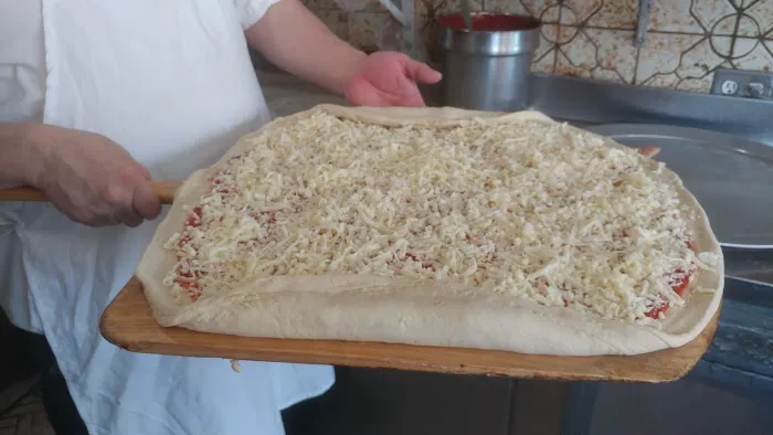 Golden Pizza Picture 3