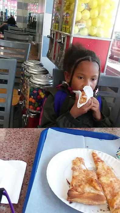 Ray Pizza & Grill Picture 4