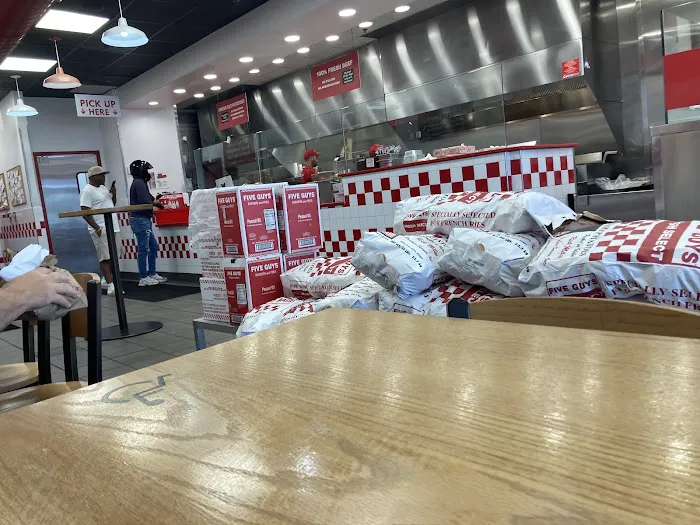 Five Guys Picture 9