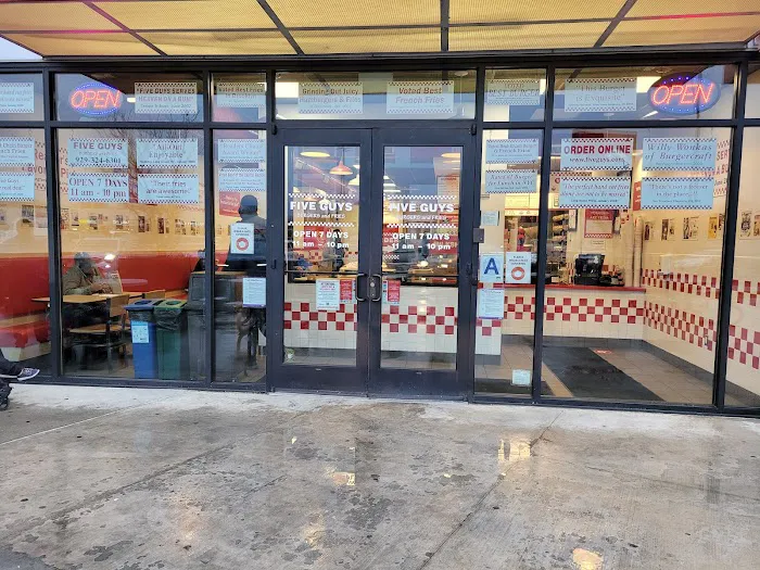 Five Guys Picture 3