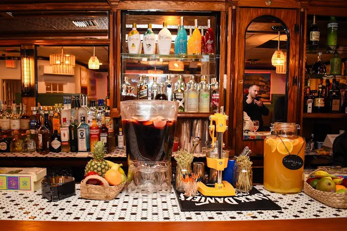 Rosa Blanca Bar & Grill Picture 3