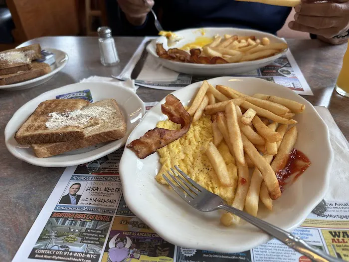 Raceway Diner Picture 6