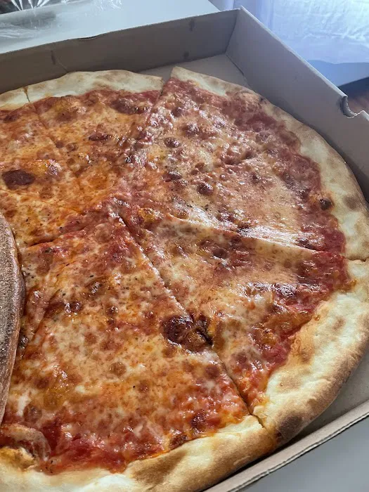 Louie & Ernie's Pizza Picture 2
