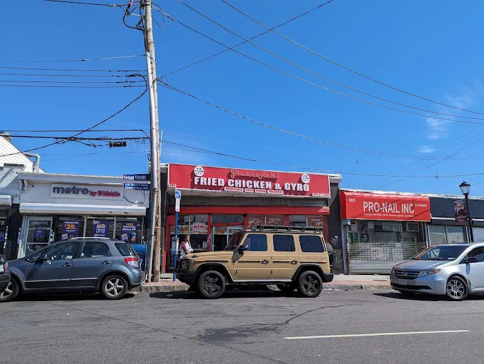 Yonkers Halal Fried Chicken & Gyro Picture 2
