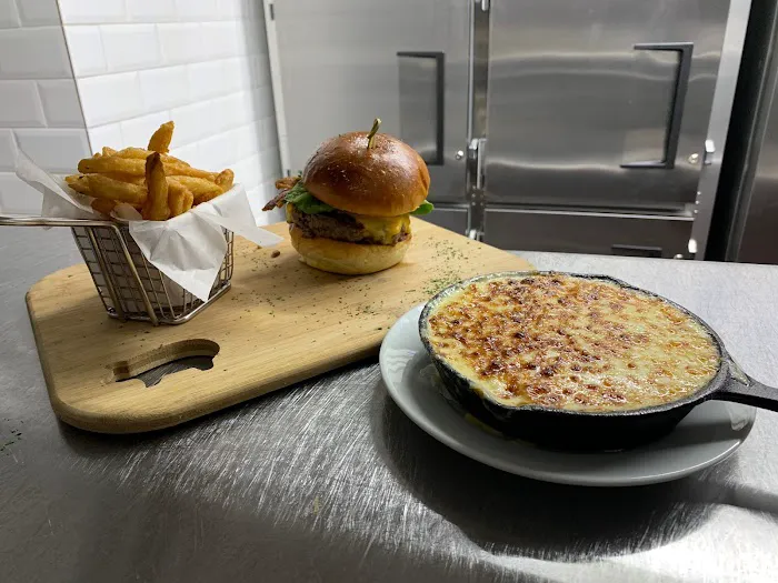 HK Kitchen & Draft House Picture 2