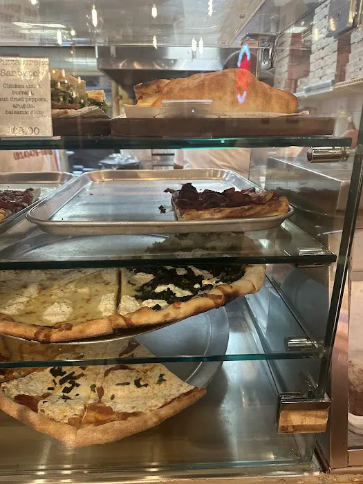 Dunwoodie Pizzeria Picture 3