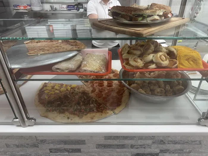 Benvenuti Pizza Picture 6