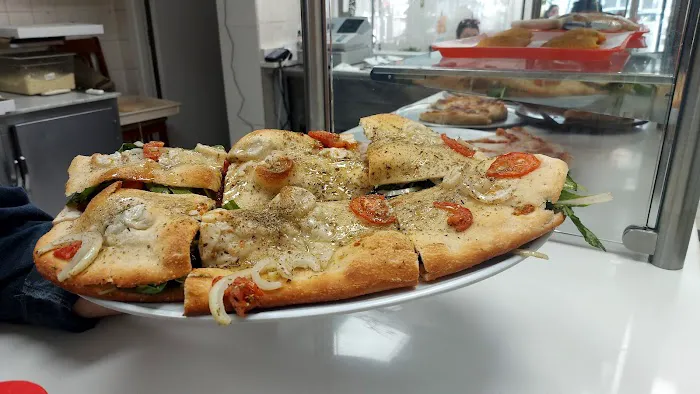 Benvenuti Pizza Picture 4