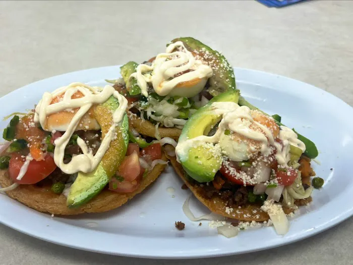 El Quetzal Deli & Grocery Picture 7