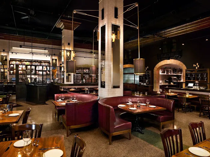 Modern Restaurant & Lounge Picture 1
