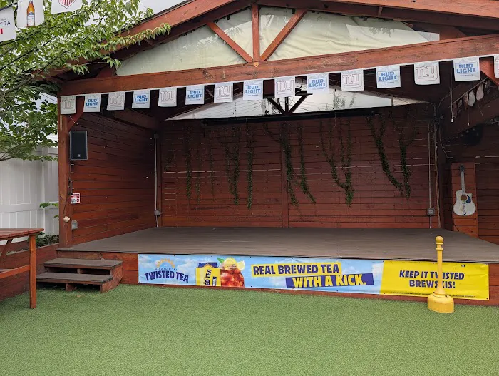 Brewski's Bar & Grill Picture 6