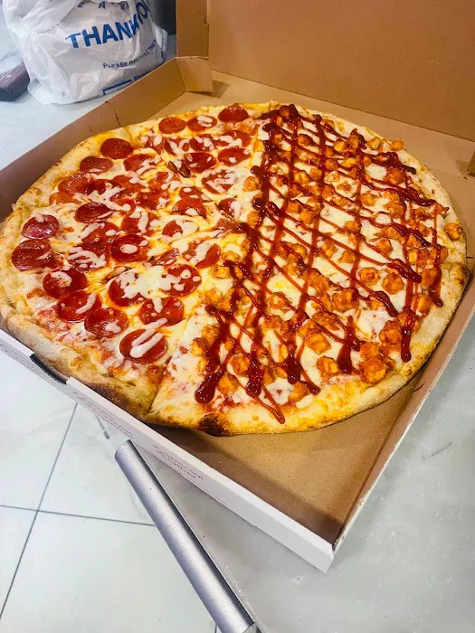 Rez Pizza & Restaurant Picture 3