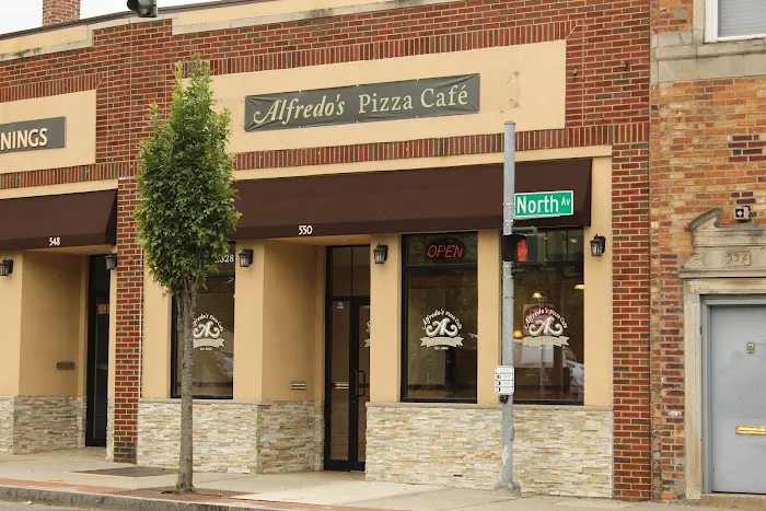 Alfredo's Pizza Cafe Picture 4